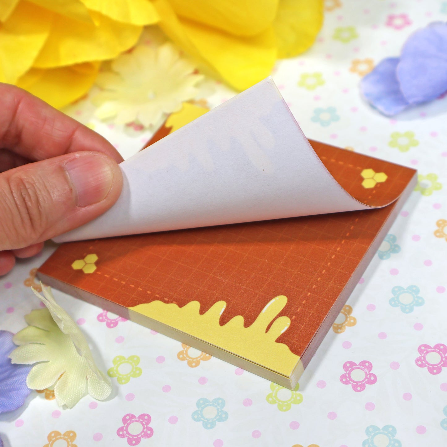 Honeylicious Sticky Note (B-Grade)